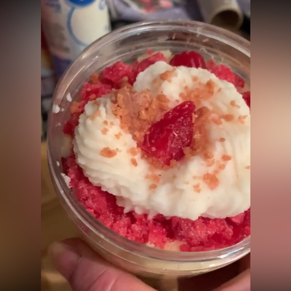 Handmade Strawberry Cheesecake Scoop able wax melt,can be made in many scents